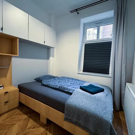 Niewielki Z Dwoma Sypialniami- Self Check-in *